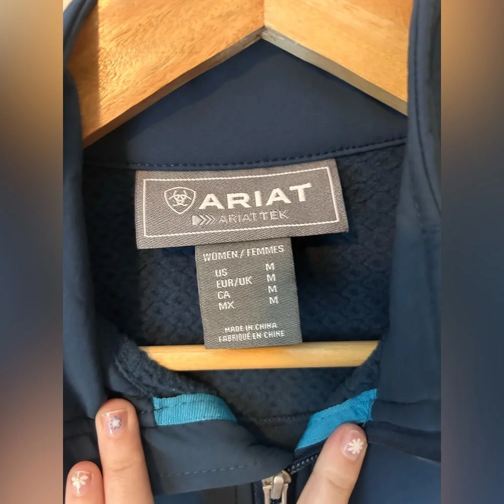 NWOT Women’s Ariat Team Softshell Jacket Deep Petroleum Blue Size M Western - Picture 7 of 15